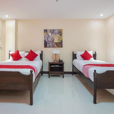 Oyo 236 Hotel Edmundo Pototan Екстер'єр фото