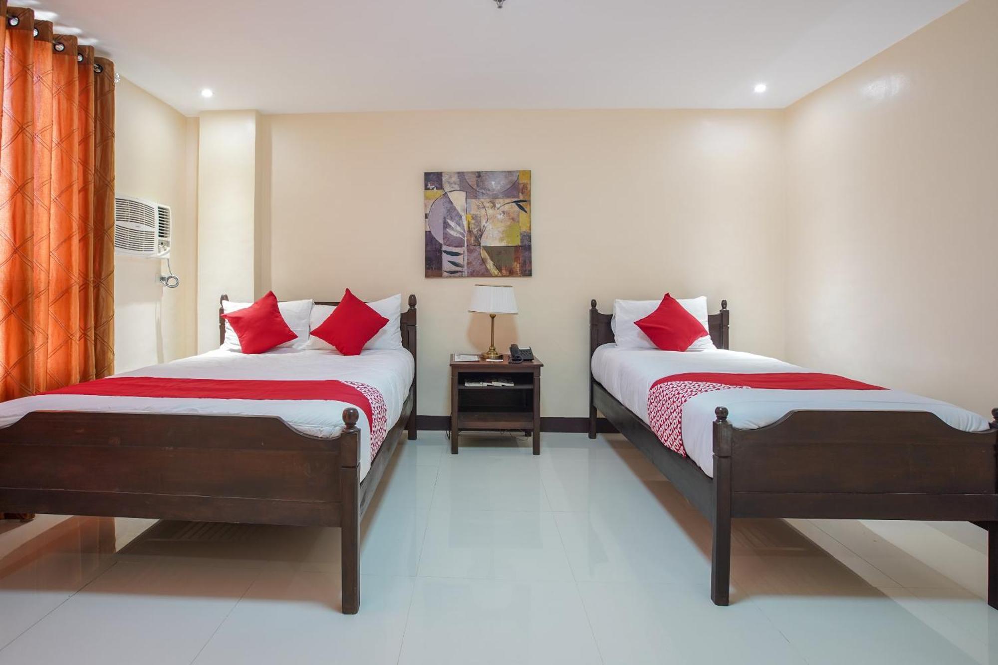 Oyo 236 Hotel Edmundo Pototan Екстер'єр фото