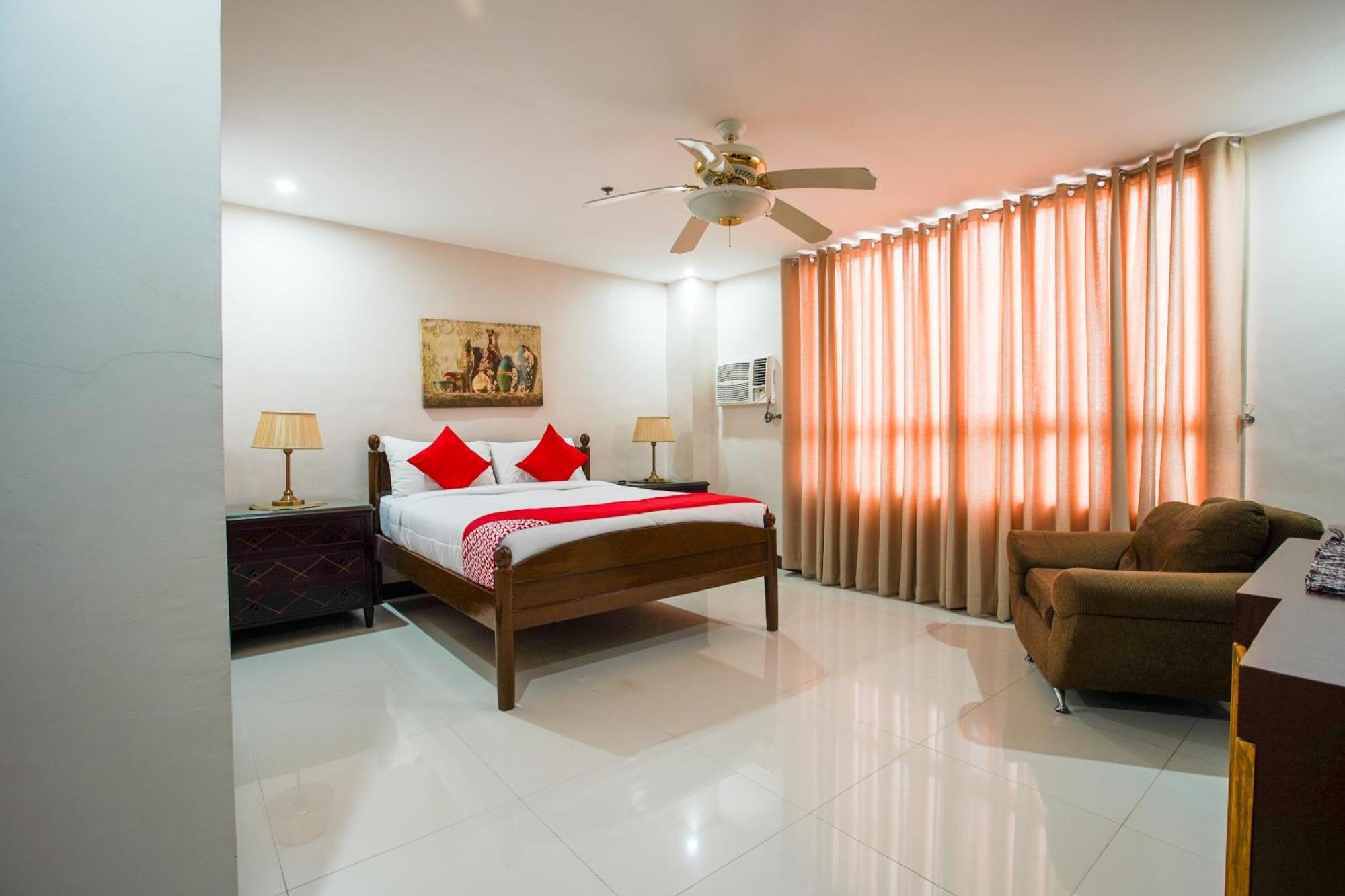 Oyo 236 Hotel Edmundo Pototan Екстер'єр фото