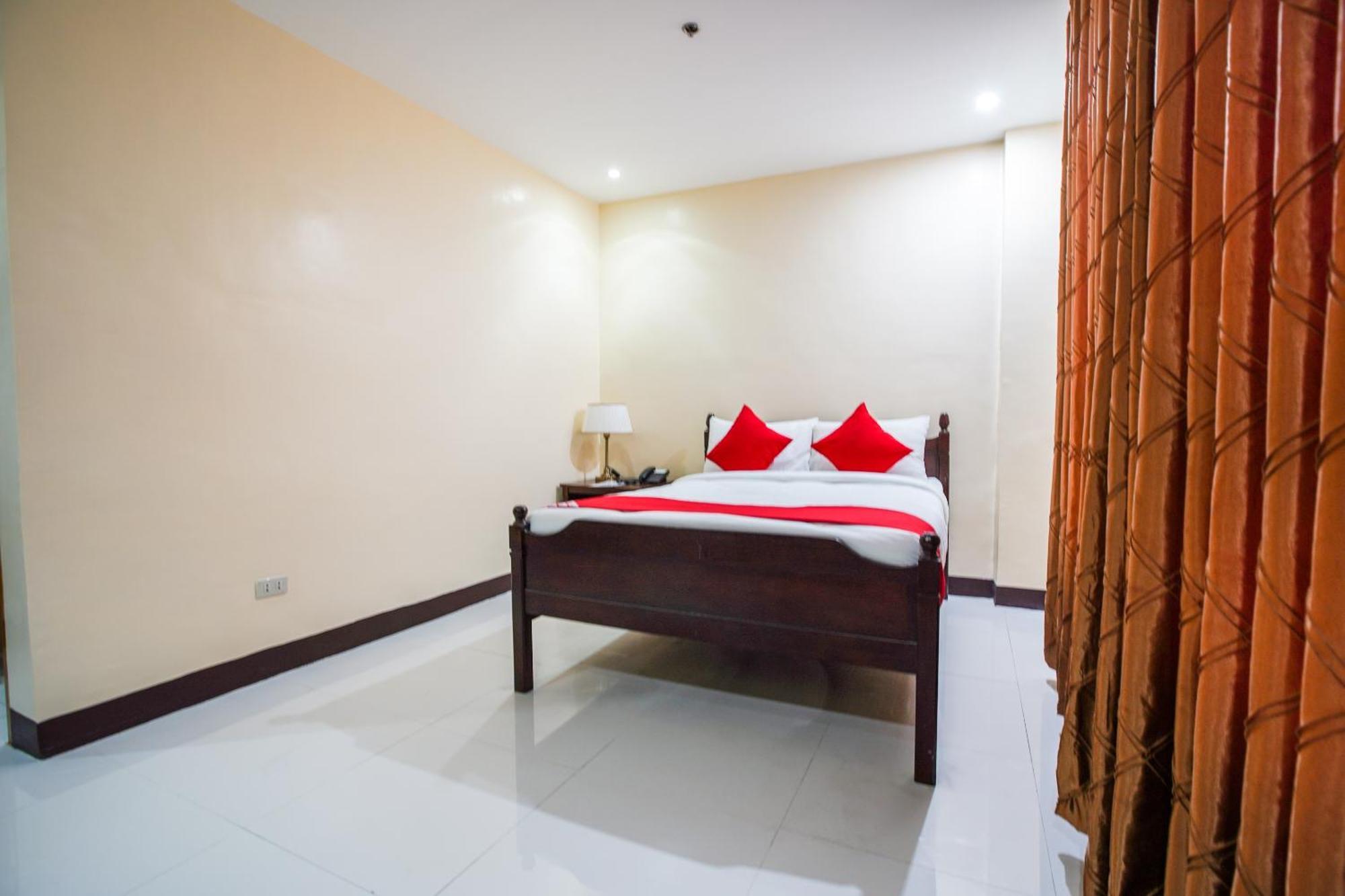 Oyo 236 Hotel Edmundo Pototan Екстер'єр фото