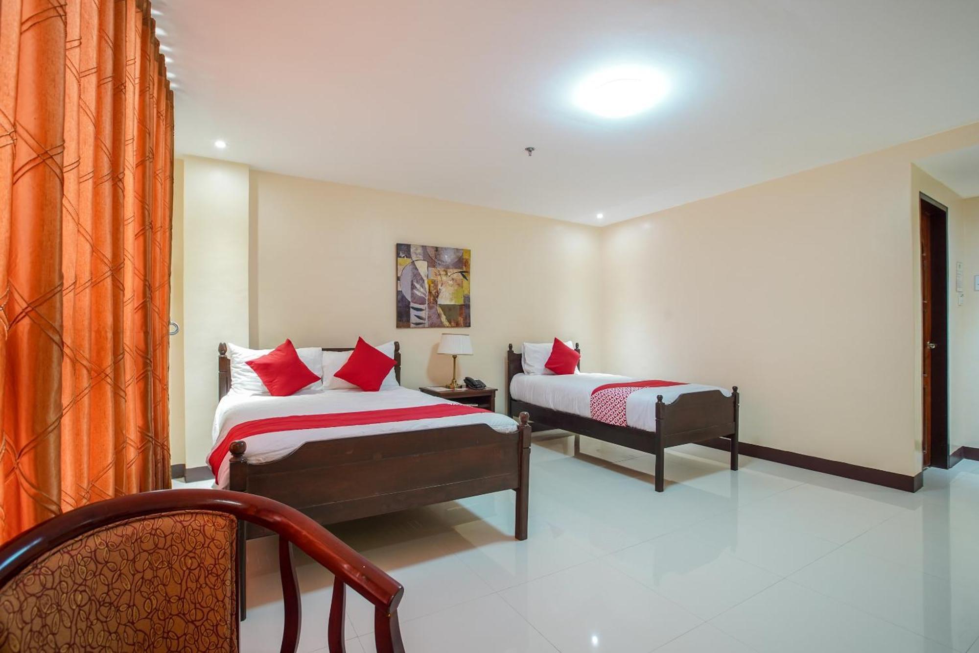 Oyo 236 Hotel Edmundo Pototan Екстер'єр фото