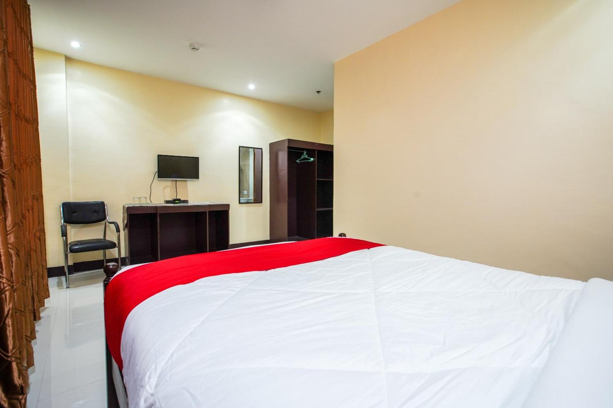 Oyo 236 Hotel Edmundo Pototan Екстер'єр фото