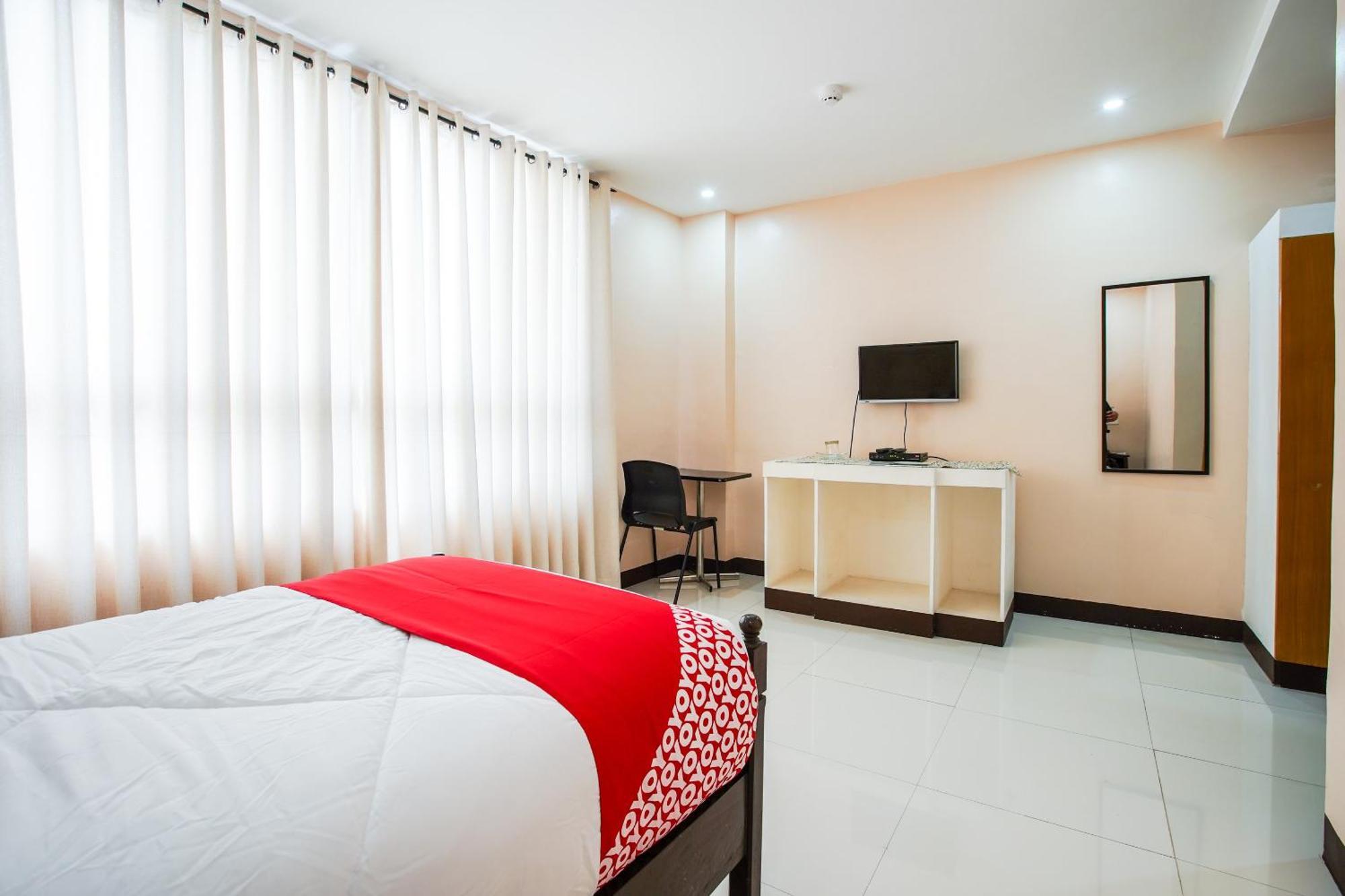 Oyo 236 Hotel Edmundo Pototan Екстер'єр фото