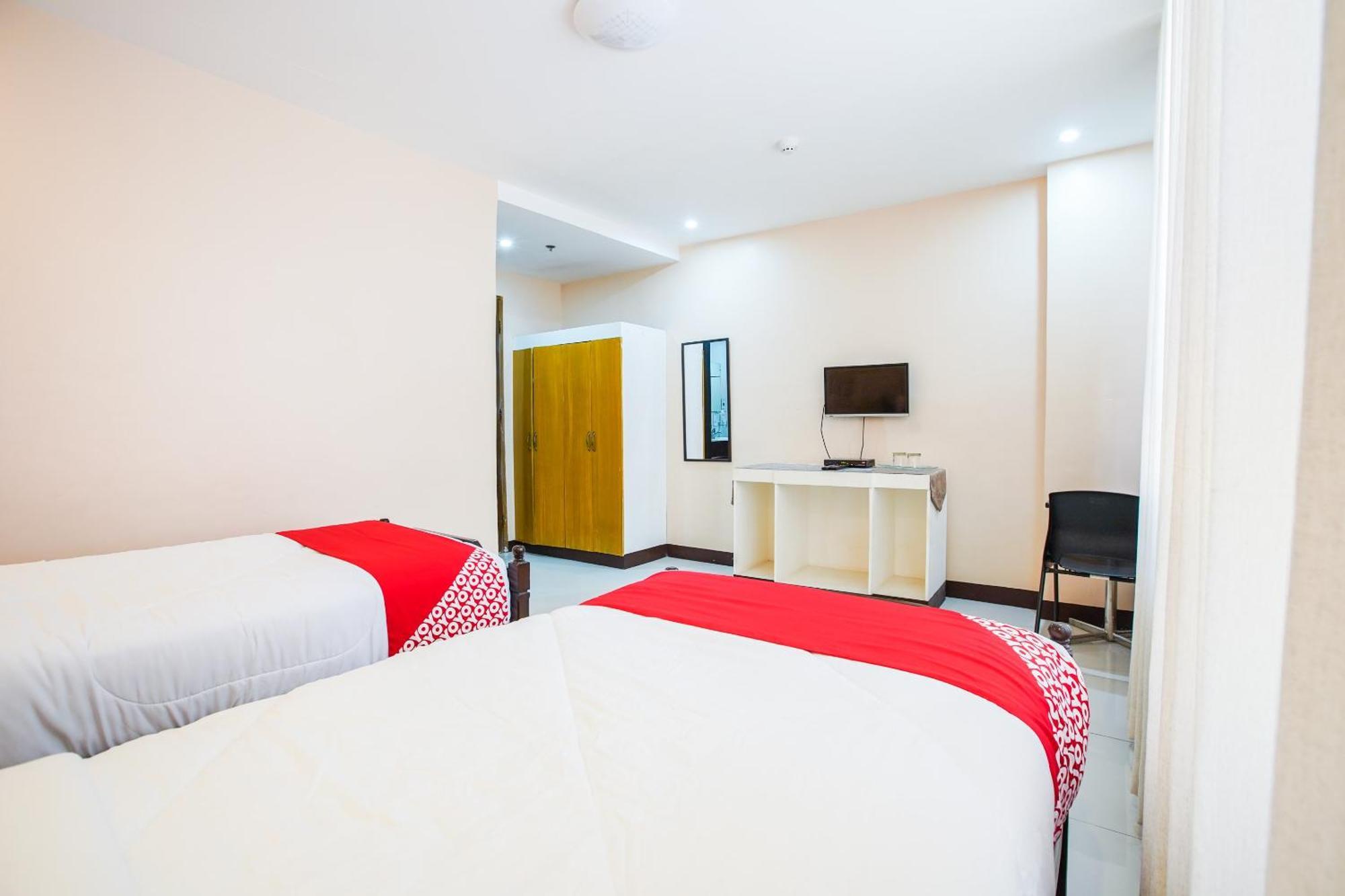Oyo 236 Hotel Edmundo Pototan Екстер'єр фото