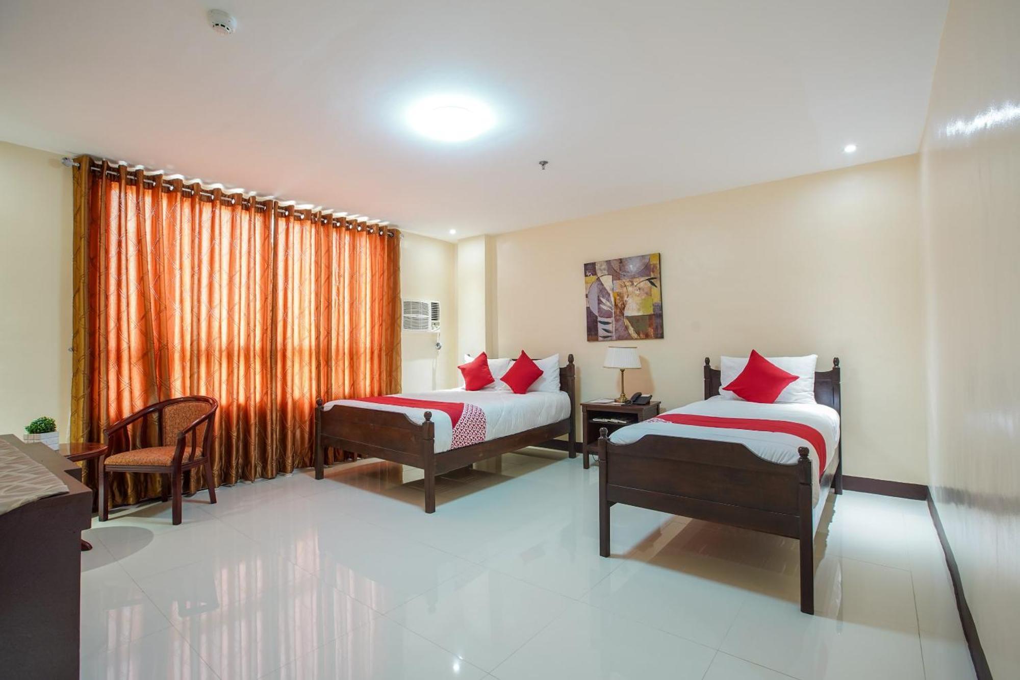 Oyo 236 Hotel Edmundo Pototan Екстер'єр фото