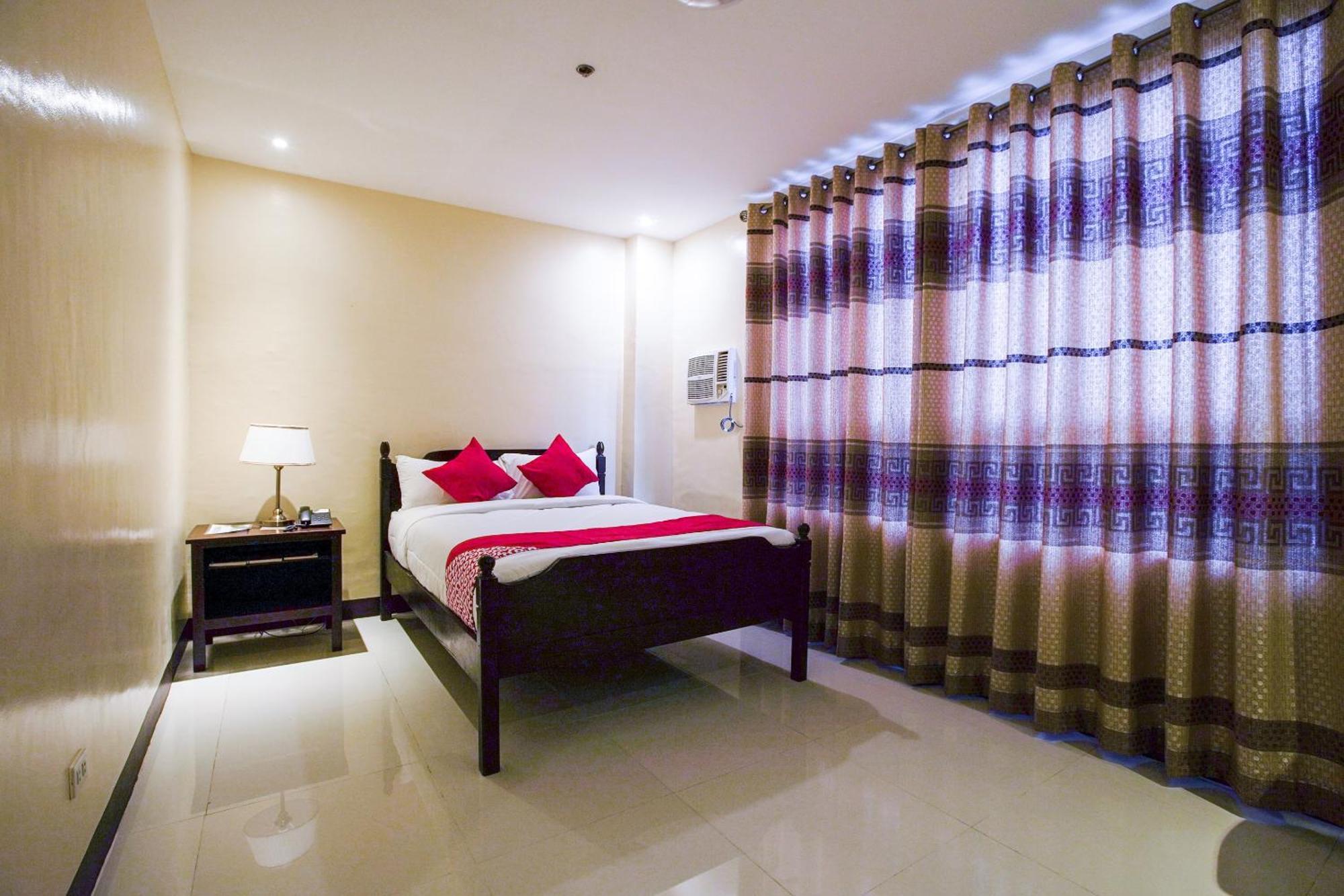 Oyo 236 Hotel Edmundo Pototan Екстер'єр фото