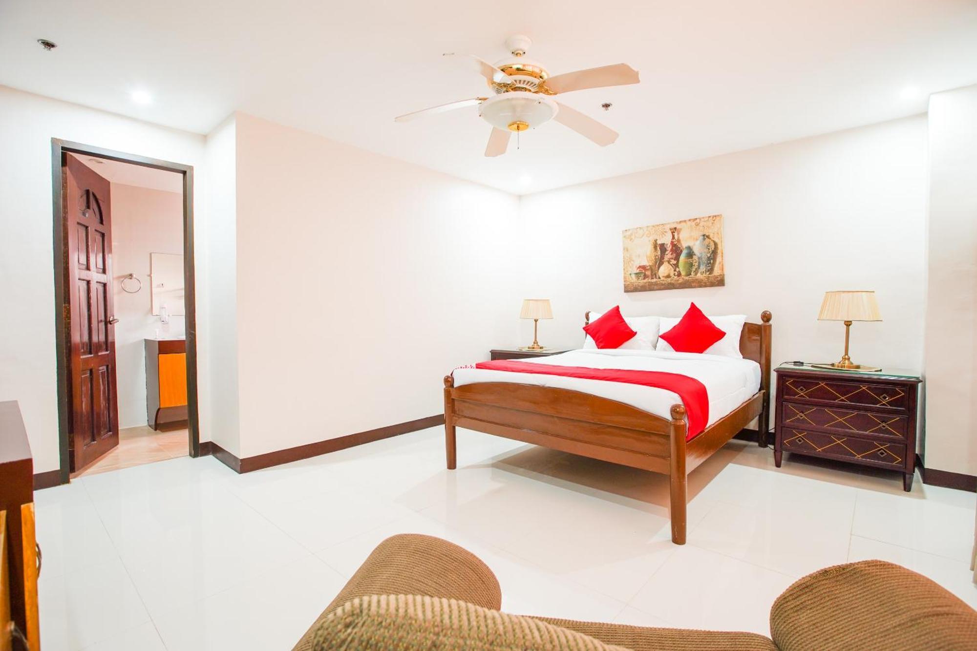 Oyo 236 Hotel Edmundo Pototan Екстер'єр фото