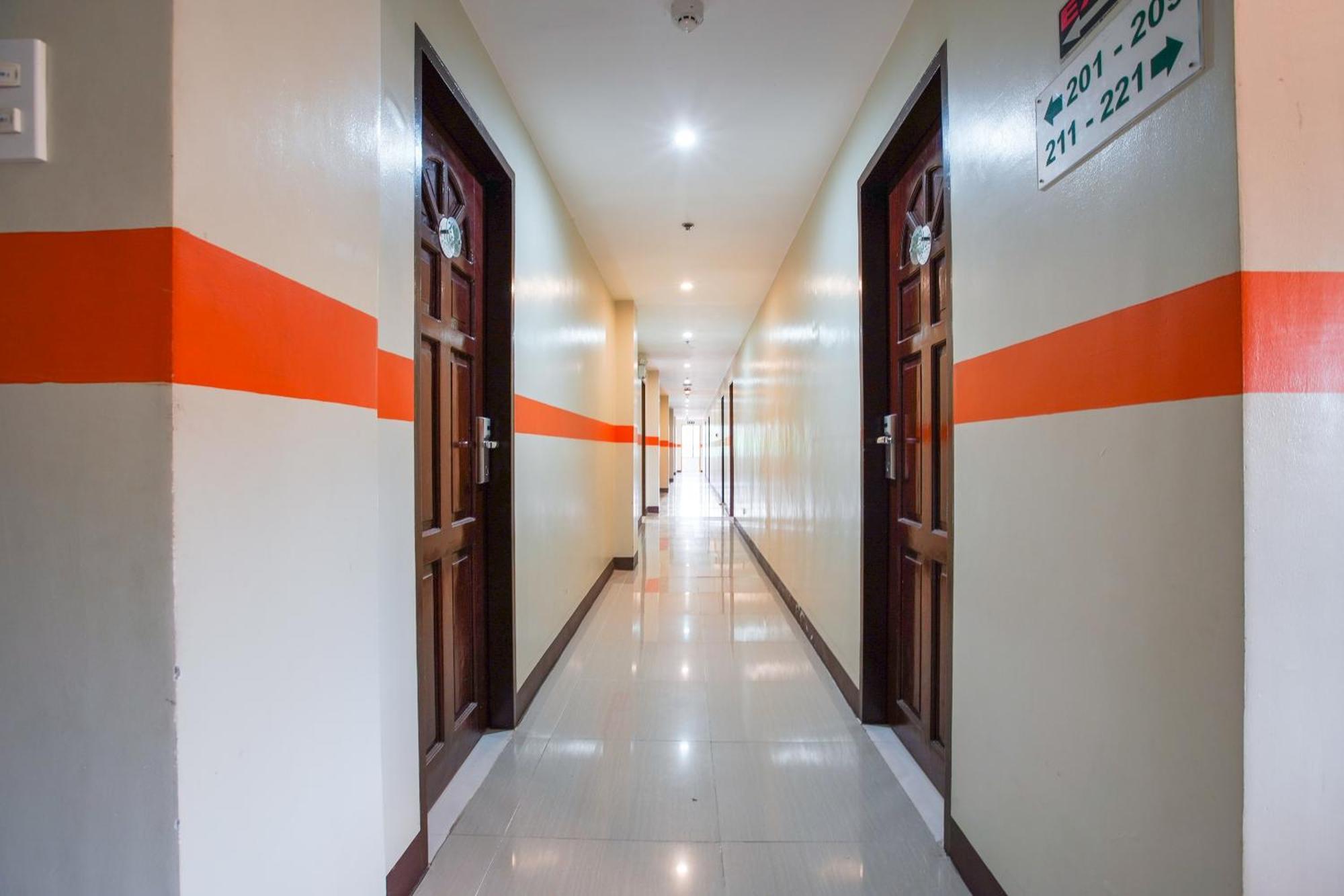 Oyo 236 Hotel Edmundo Pototan Екстер'єр фото