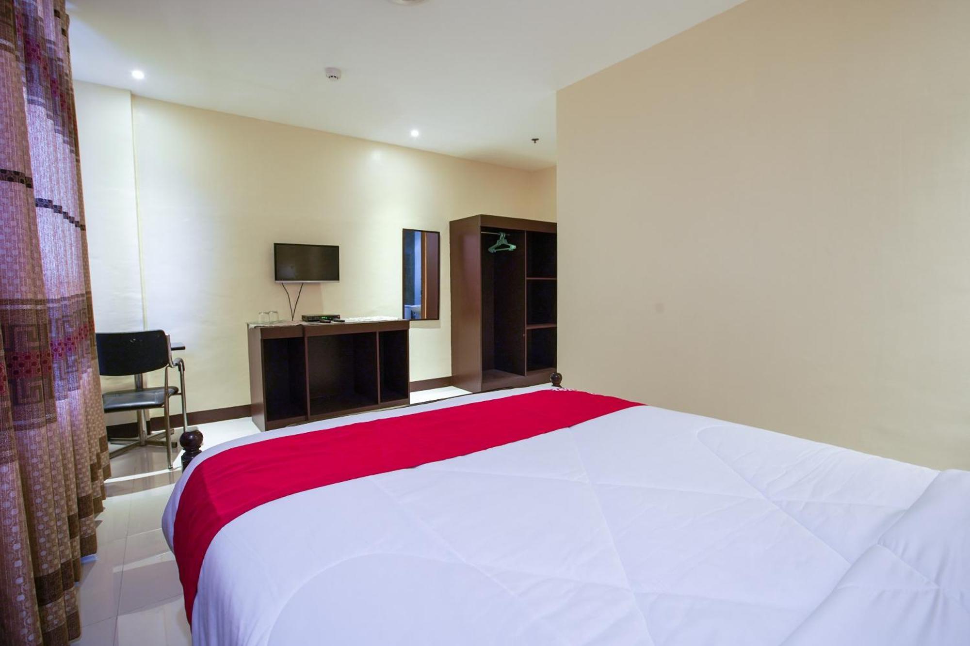 Oyo 236 Hotel Edmundo Pototan Екстер'єр фото