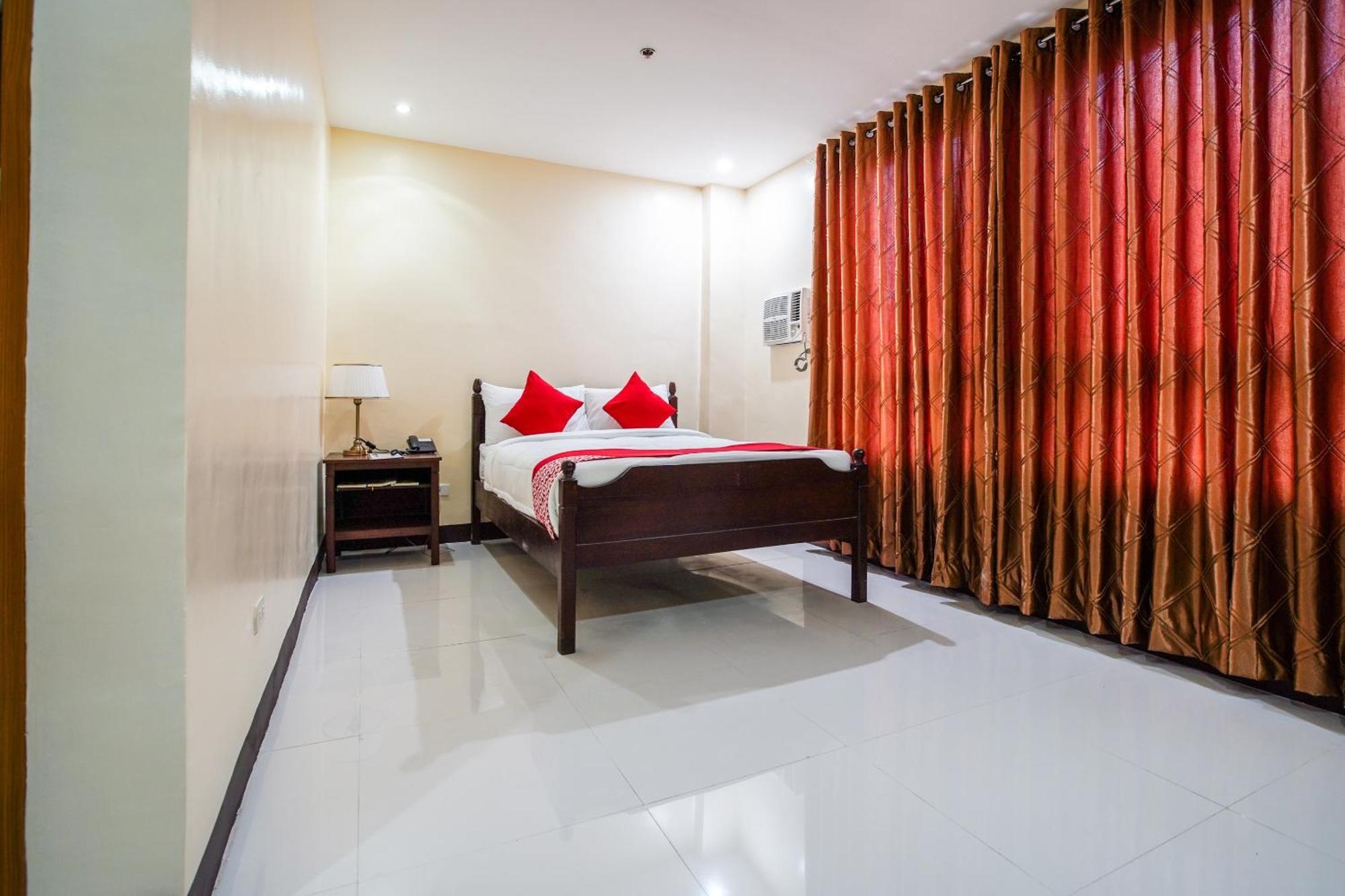 Oyo 236 Hotel Edmundo Pototan Екстер'єр фото