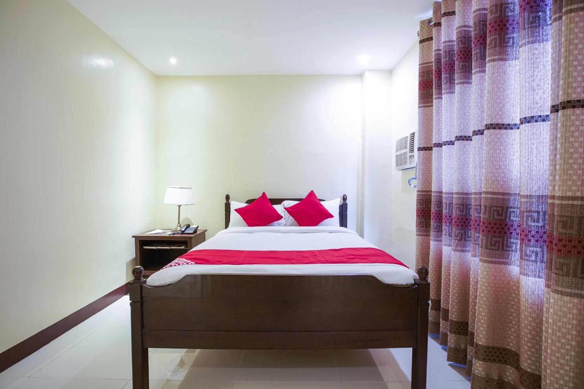 Oyo 236 Hotel Edmundo Pototan Екстер'єр фото