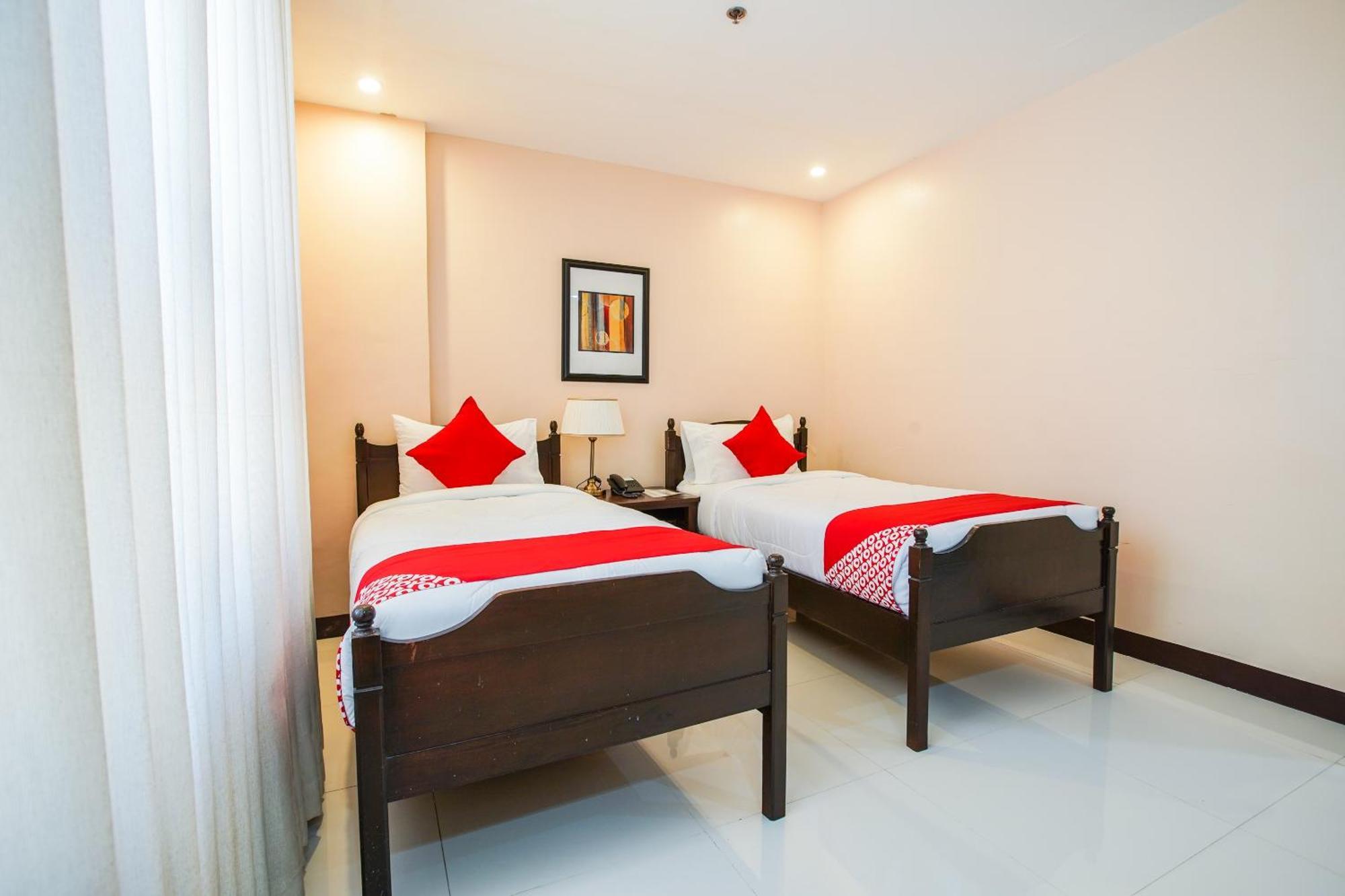 Oyo 236 Hotel Edmundo Pototan Екстер'єр фото