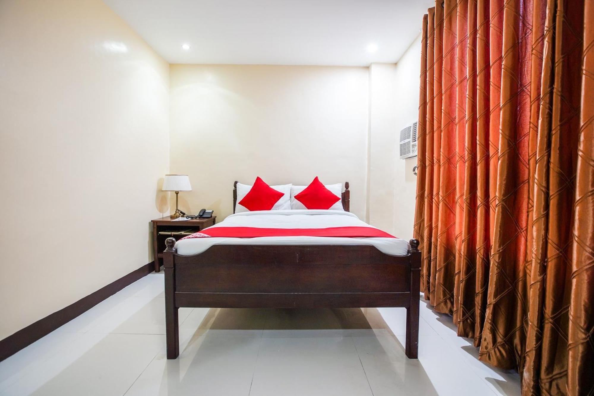 Oyo 236 Hotel Edmundo Pototan Екстер'єр фото