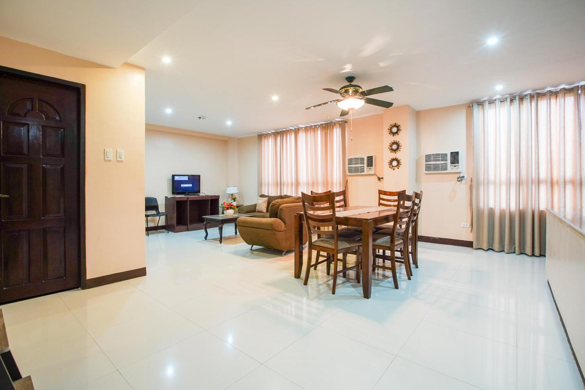 Oyo 236 Hotel Edmundo Pototan Екстер'єр фото